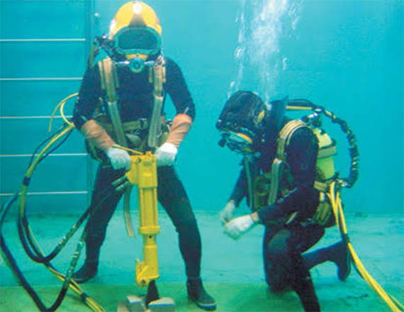 BR67 HYDRAULIC BREAKER